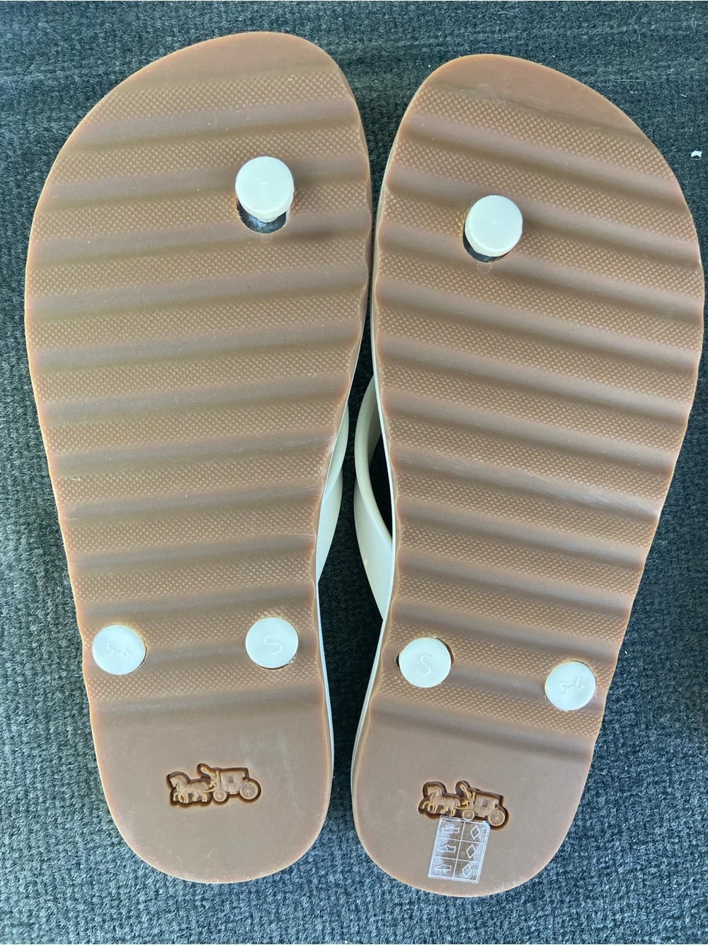 NWOT COACH White Flip Flop Sandals with Brown Shell Print Size 5B